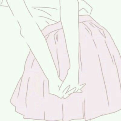 女子河边放生奶茶